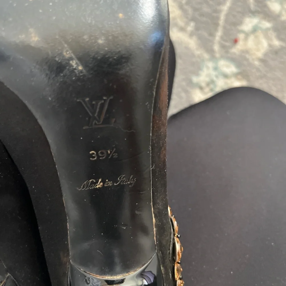 Louis Vuitton 100% authentic satin heels - Picture 4 of 4